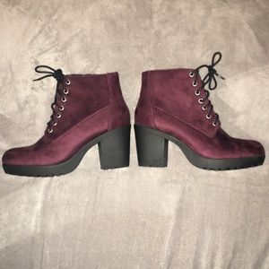 Burgundy Boots 👢